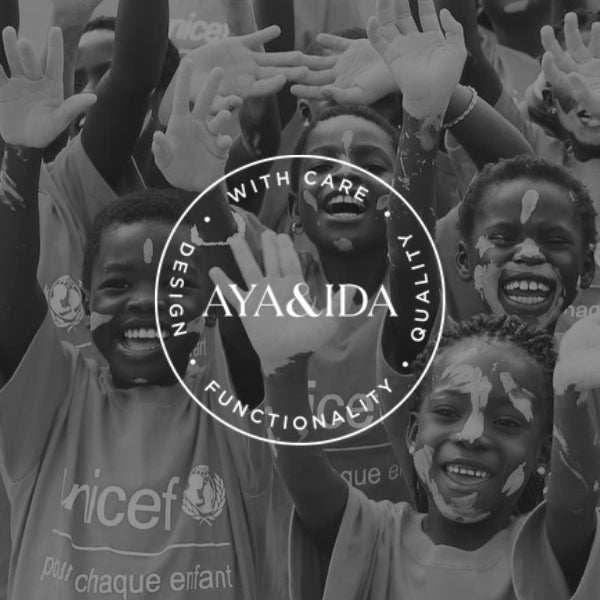AYA&IDA logo foran Unicef børn der smiler og rækker armene i vejret