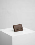 Pung fra The Classic Collection i Espresso