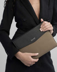 Organizer A5 fra The Business Collection i Sort/Latte på model