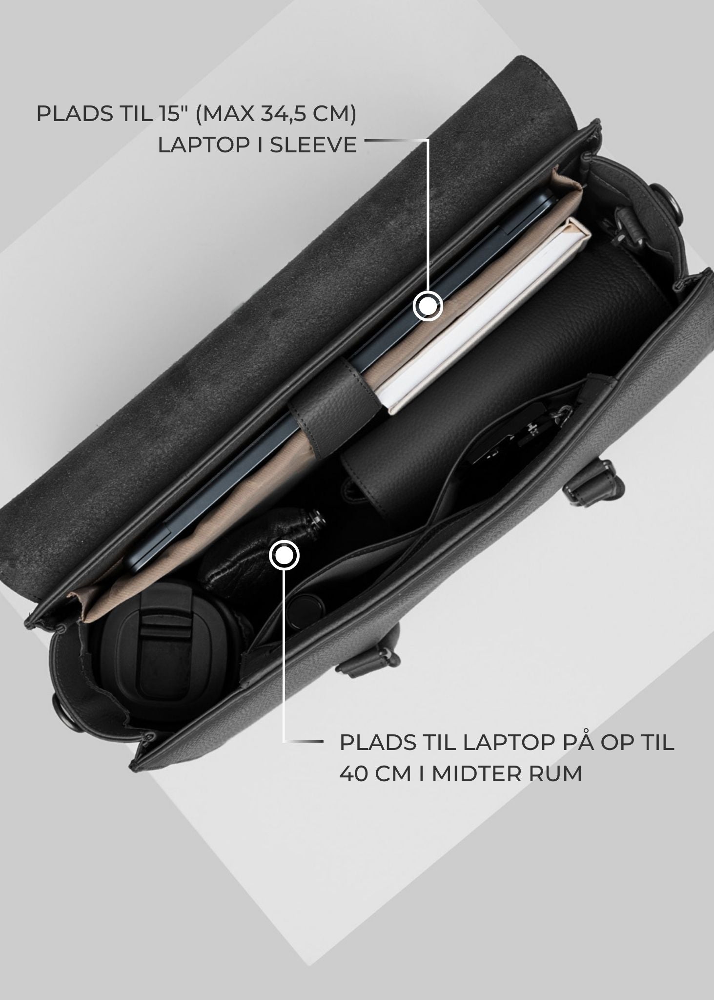 CC Arbejdstaske i Sort læder set ovenfra, med tilhørende tekst om hvor stor laptop den kan indeholde i dedikeret rum og i åbent rum.