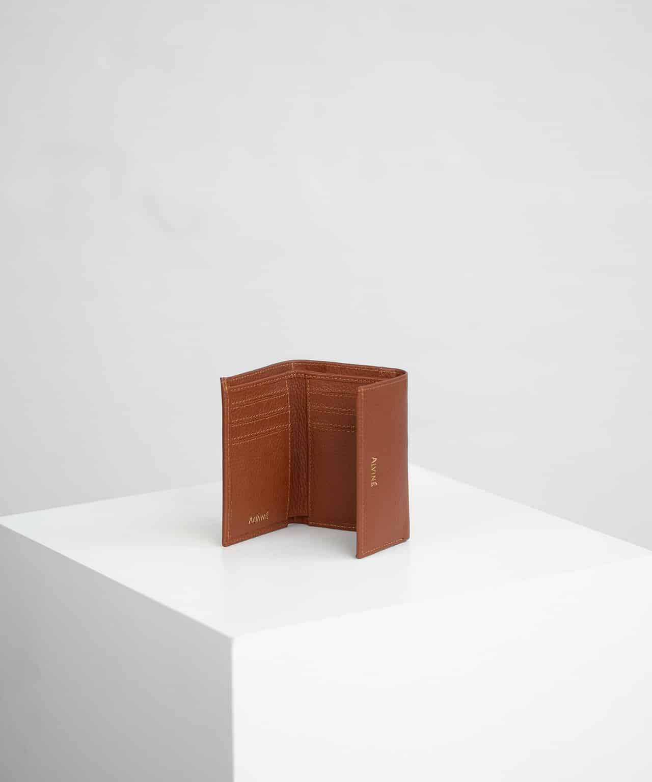 Pung fra The Classic Collection i Cognac set indeni