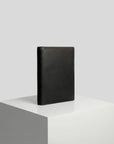 stående Planner Case i Sort læder på pedestal