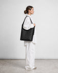 Signature Tote - Sort Croc
