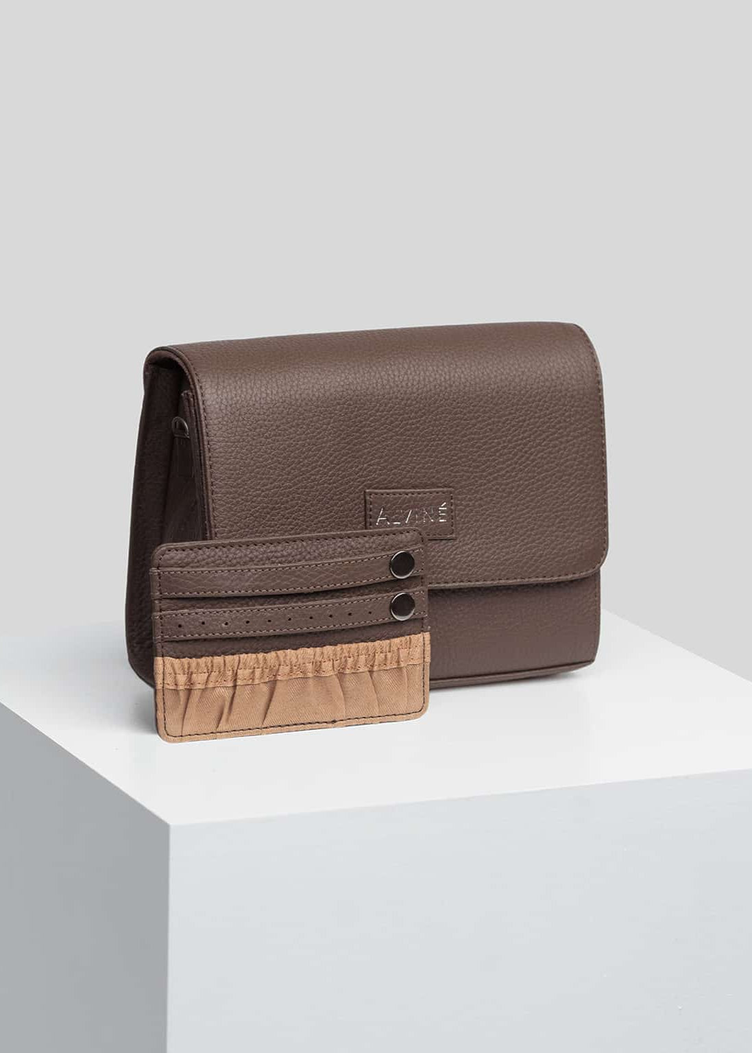 CC Clutch i espresso læder med smykkeholder i espresso