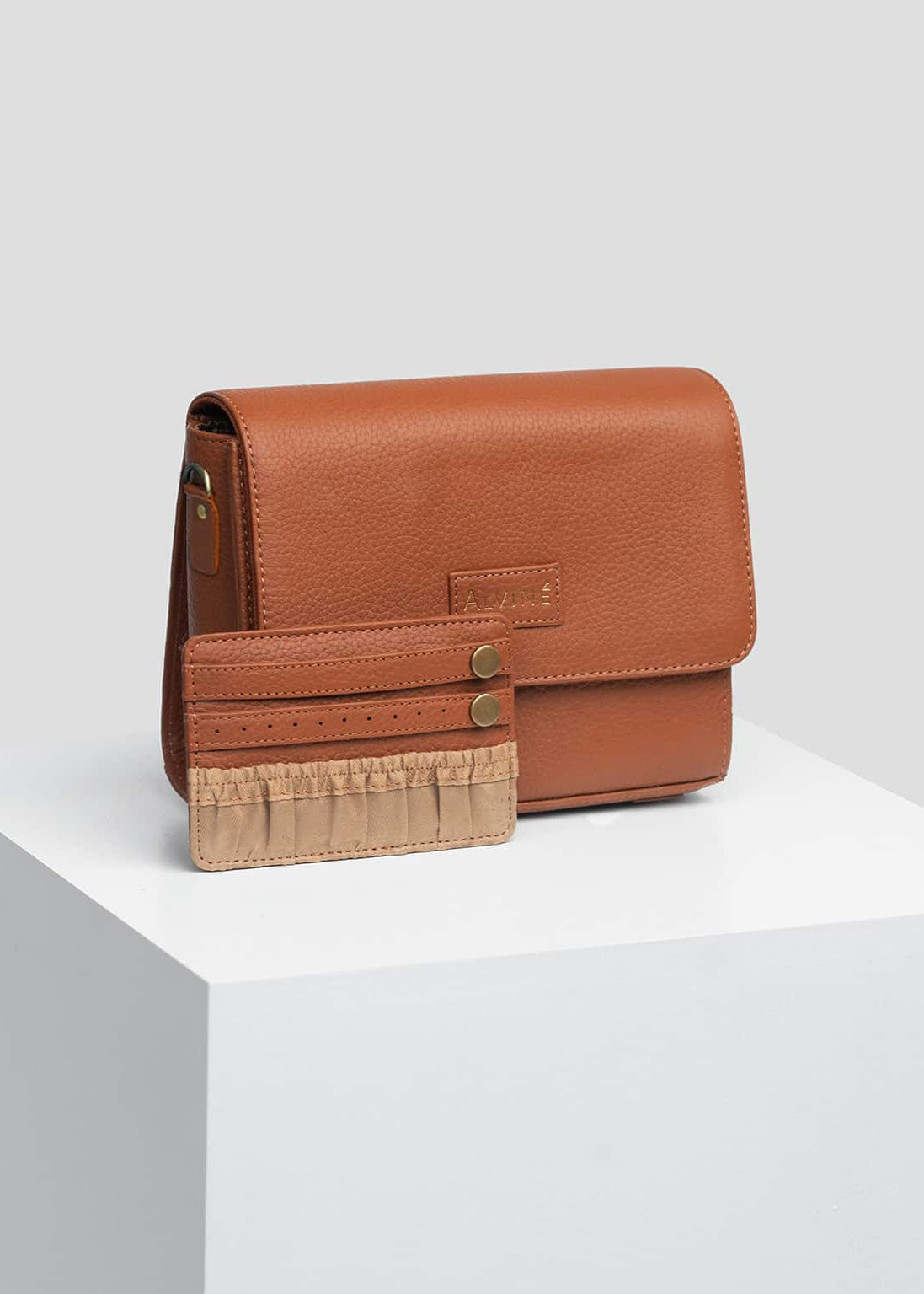 Pouch med smykkeholder i cognac
